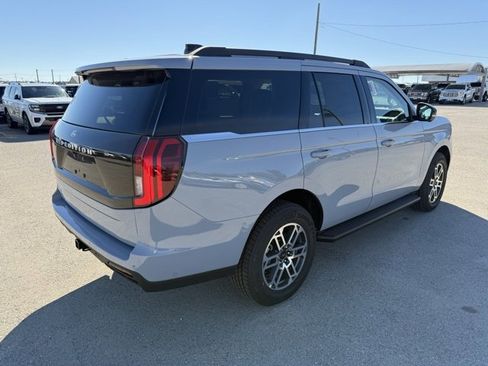 New 2025 Ford Expedition Active image 8