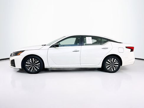 Used 2024 Nissan Altima 2.5 SV image 4