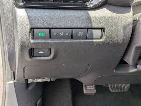 Used 2024 Nissan Sentra SV FWD image 19