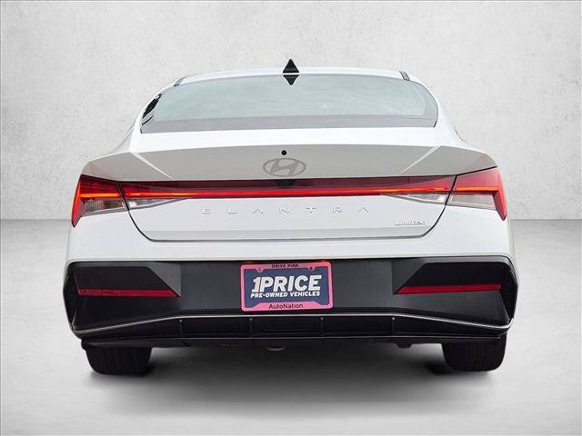 Used 2025 Hyundai Elantra Limited FWD image 7