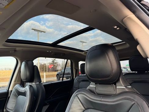 Used 2020 Lincoln Aviator Reserve w/ Equipment Group 202A image 10