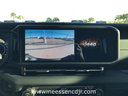 New 2025 Jeep Gladiator Sport image 24