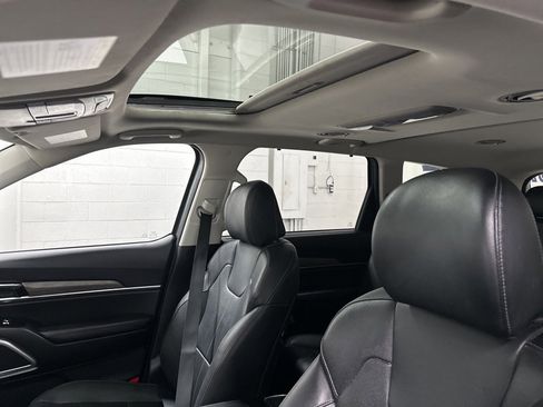 Used 2022 Kia Telluride EX w/ EX Premium Package image 32