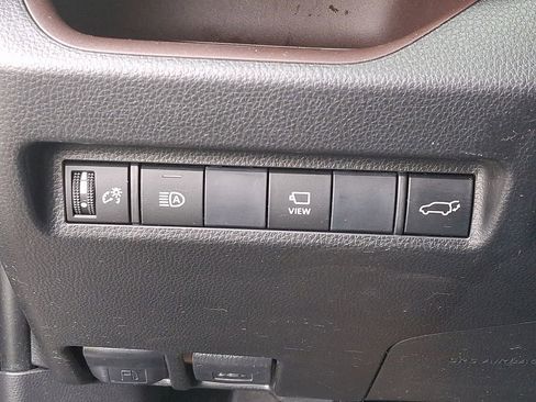 Used 2019 Toyota RAV4 Limited image 26