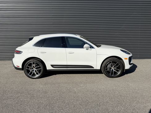 Certified 2024 Porsche Macan image 8