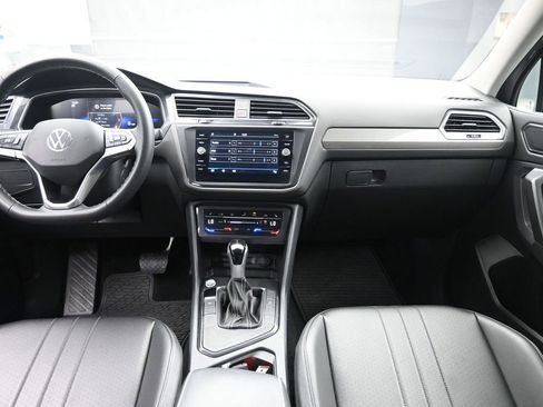 Used 2024 Volkswagen Tiguan SE FWD image 9