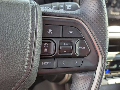 Used 2025 Toyota 4Runner Limited AWD/4WD image 21