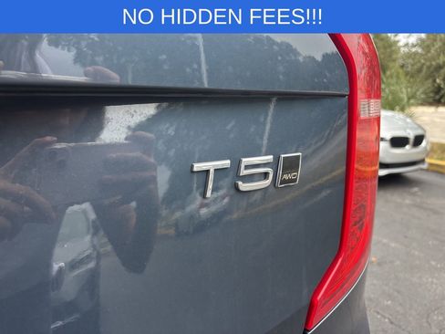 Used 2019 Volvo XC90 T5 Momentum w/ Multimedia Package image 11