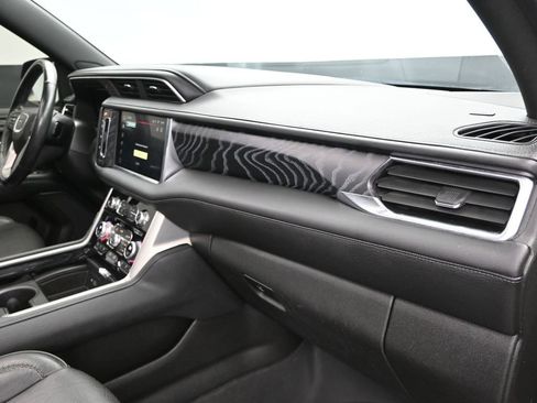 Used 2022 GMC Yukon Denali w/ Denali Premium Package image 24