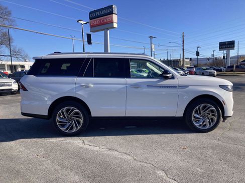 New 2025 Lincoln Navigator Reserve AWD/4WD image 2