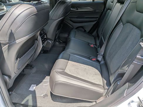 New 2025 Jeep Grand Cherokee Altitude image 25