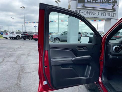 Used 2024 Chevrolet Colorado LT w/ LT Convenience Package RWD image 9