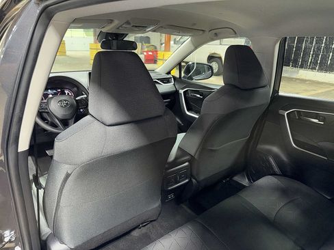 Used 2025 Toyota RAV4 XLE AWD/4WD image 27