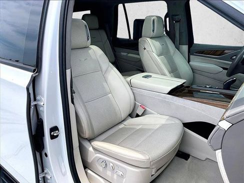 Used 2021 Cadillac Escalade Sport Platinum w/ LPO, ONYX Package AWD/4WD image 9