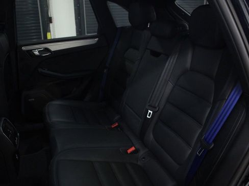Certified 2022 Porsche Macan S AWD/4WD image 33