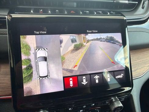 Used 2023 Jeep Grand Cherokee L Summit w/ Luxury Tech Group V AWD/4WD image 31