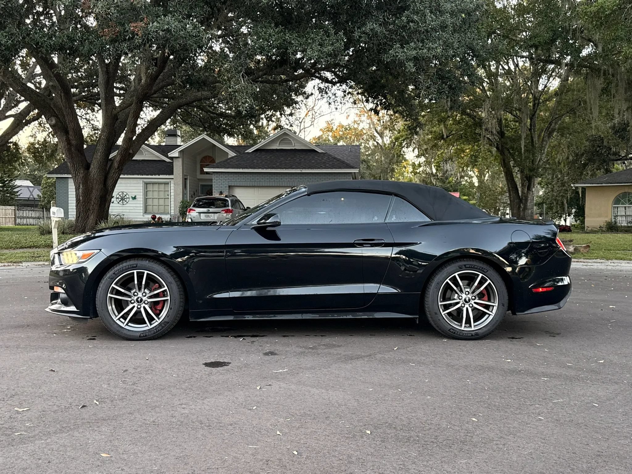 Used 2017 Ford Mustang Premium RWD image 2