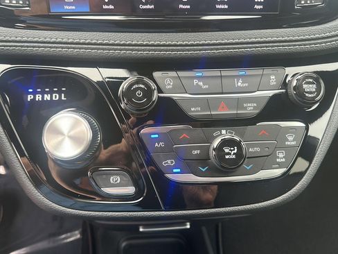 New 2026 Chrysler Pacifica Select image 30