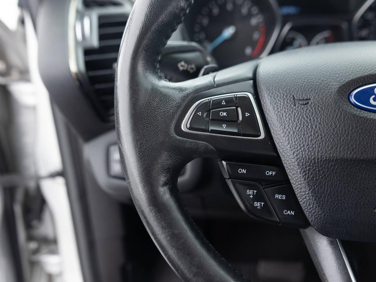 Used 2017 Ford Escape Titanium FWD image 37