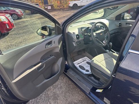 Used 2015 Chevrolet Sonic LT image 21