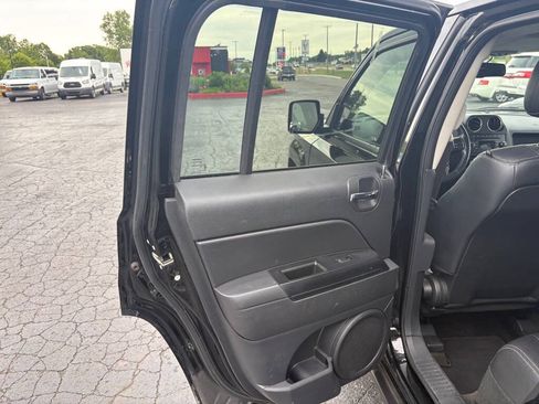 Used 2016 Jeep Patriot 4WD image 12