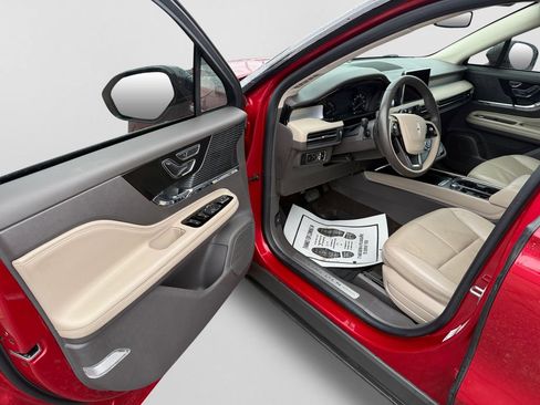 Used 2022 Lincoln Corsair AWD w/ Premium Package image 9