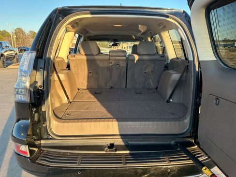 Used 2017 Lexus GX 460 image 24