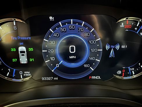 Used 2017 Cadillac Escalade Premium Luxury image 30