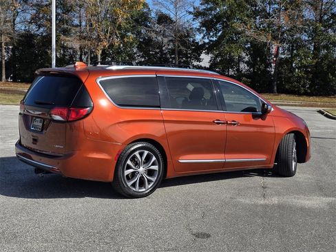 Used 2018 Chrysler Pacifica Limited w/ Tire & Wheel Group image 5