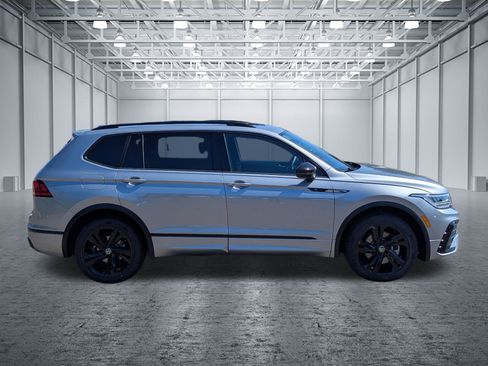 Used 2023 Volkswagen Tiguan SE R-Line AWD/4WD image 6