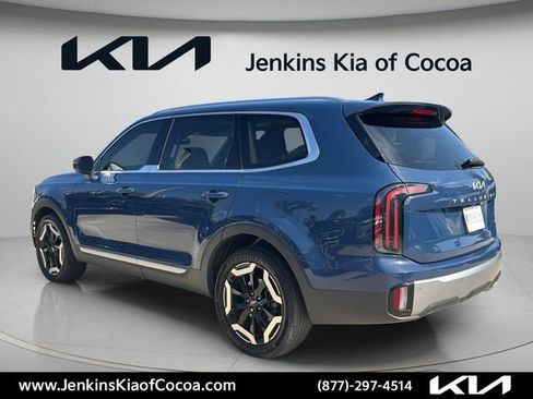 Used 2024 Kia Telluride EX w/ EX Captain's Chair Package AWD/4WD image 8
