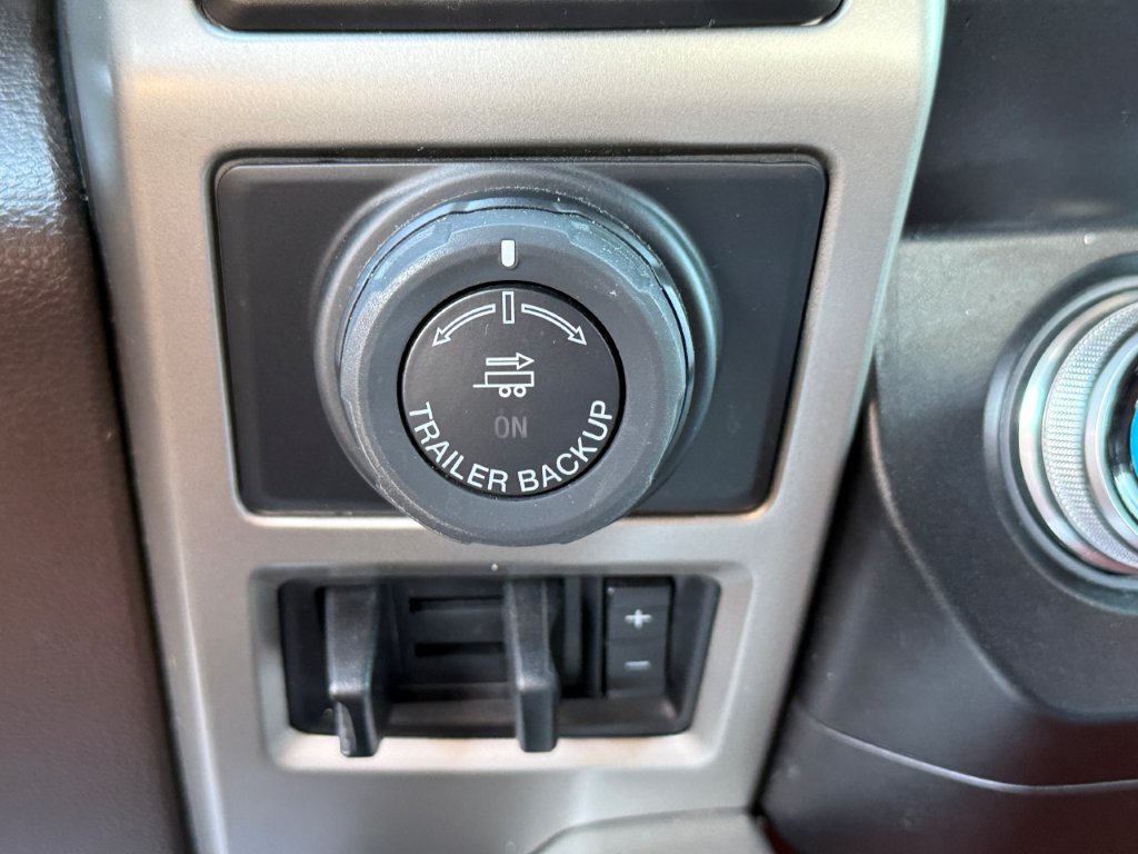 Used 2019 Ford F150 King Ranch w/ Equipment Group 601A Luxury AWD/4WD image 39