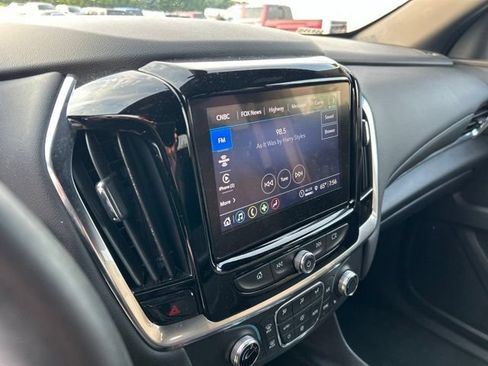 Used 2023 Chevrolet Traverse LT FWD image 8