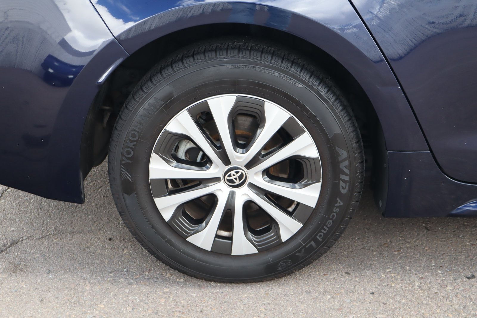 Used 2022 Toyota Corolla LE w/ Premium Interior Package FWD image 11