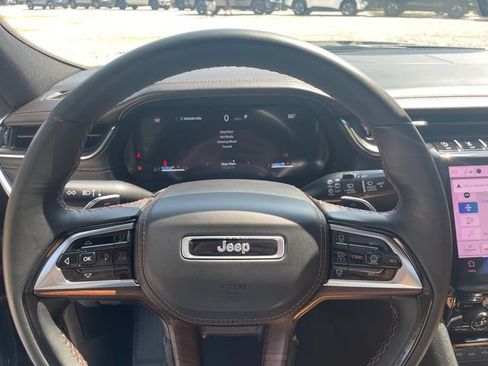 Used 2025 Jeep Grand Cherokee Summit AWD/4WD image 30