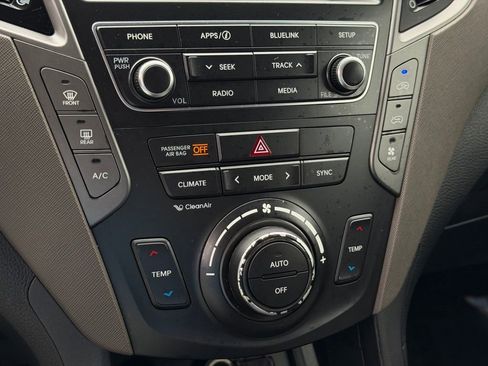 Used 2017 Hyundai Santa Fe SE image 29