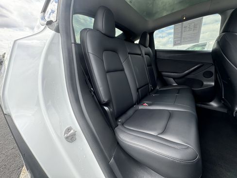 Used 2020 Tesla Model Y Long Range image 29