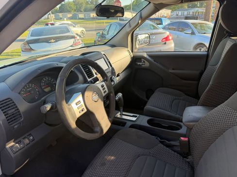 Used 2019 Nissan Frontier SV image 9