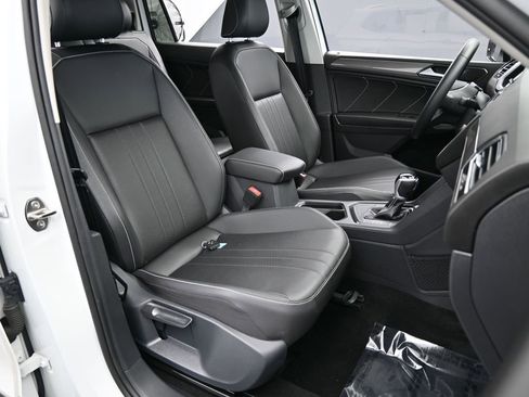Used 2023 Volkswagen Tiguan SE image 45