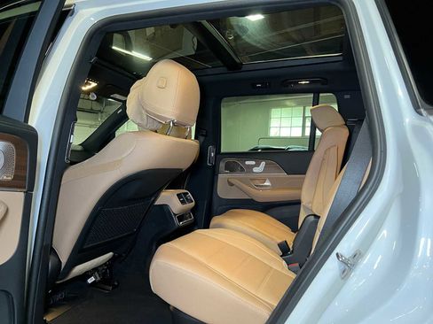 New 2025 Mercedes-Benz GLS 580 4MATIC image 17