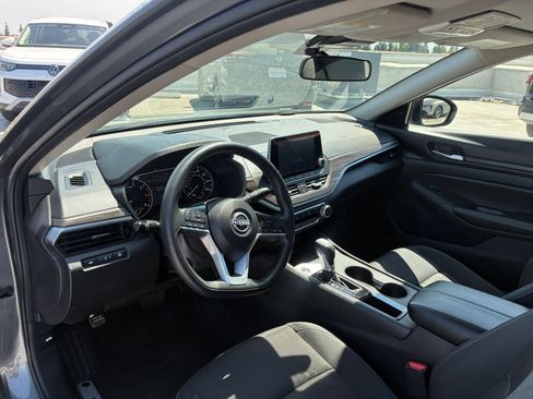 Used 2025 Nissan Altima 2.5 SV FWD image 34