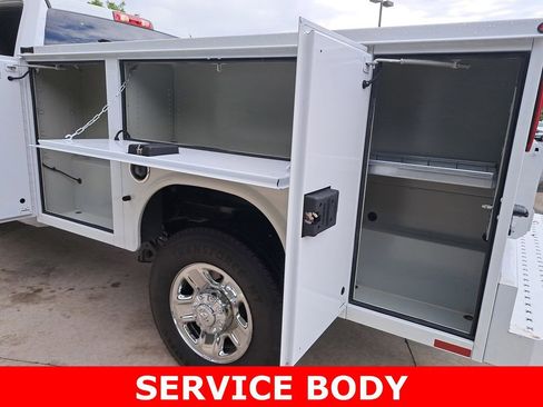 Used 2024 RAM 2500 Tradesman w/ Chrome Appearance Group image 15