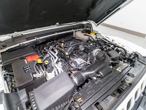 Used 2023 Jeep Gladiator Rubicon w/ Cold Weather Group image 34