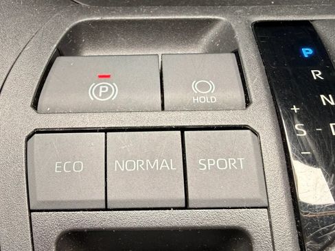Used 2024 Toyota RAV4 XLE FWD image 25