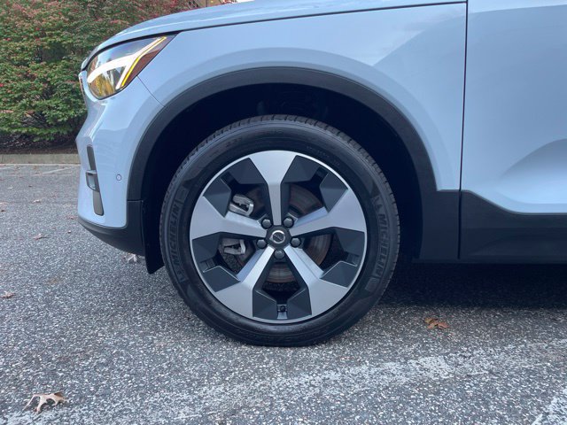 Used 2024 Volvo XC40 B5 Plus w/ Protection Package Premier AWD/4WD image 25