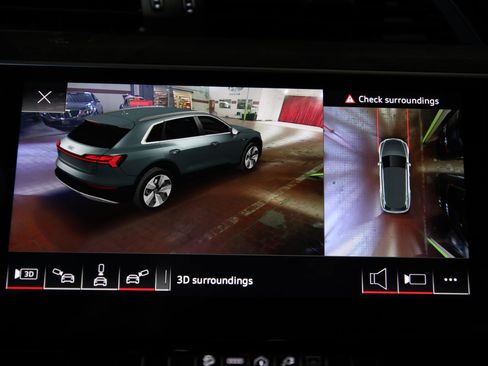 Used 2021 Audi e-tron Premium w/ Convenience Plus Package image 27