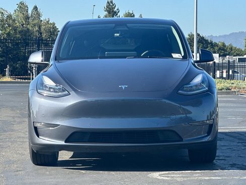 Used 2021 Tesla Model Y Long Range AWD/4WD image 9
