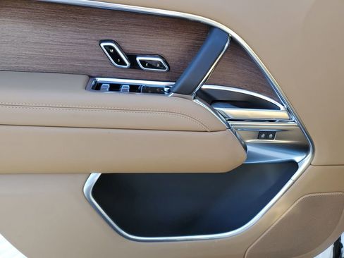 New 2026 Land Rover Range Rover SE image 11