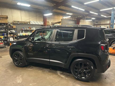 Used 2017 Jeep Renegade Altitude image 8