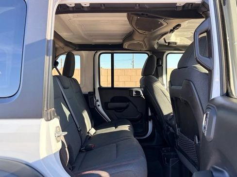 Used 2025 Jeep Wrangler Unlimited Rubicon w/ Convenience Group AWD/4WD image 15